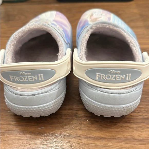 Crocs Disney Frozen toddler size 9C  - Light Blue - Picture 3 of 6